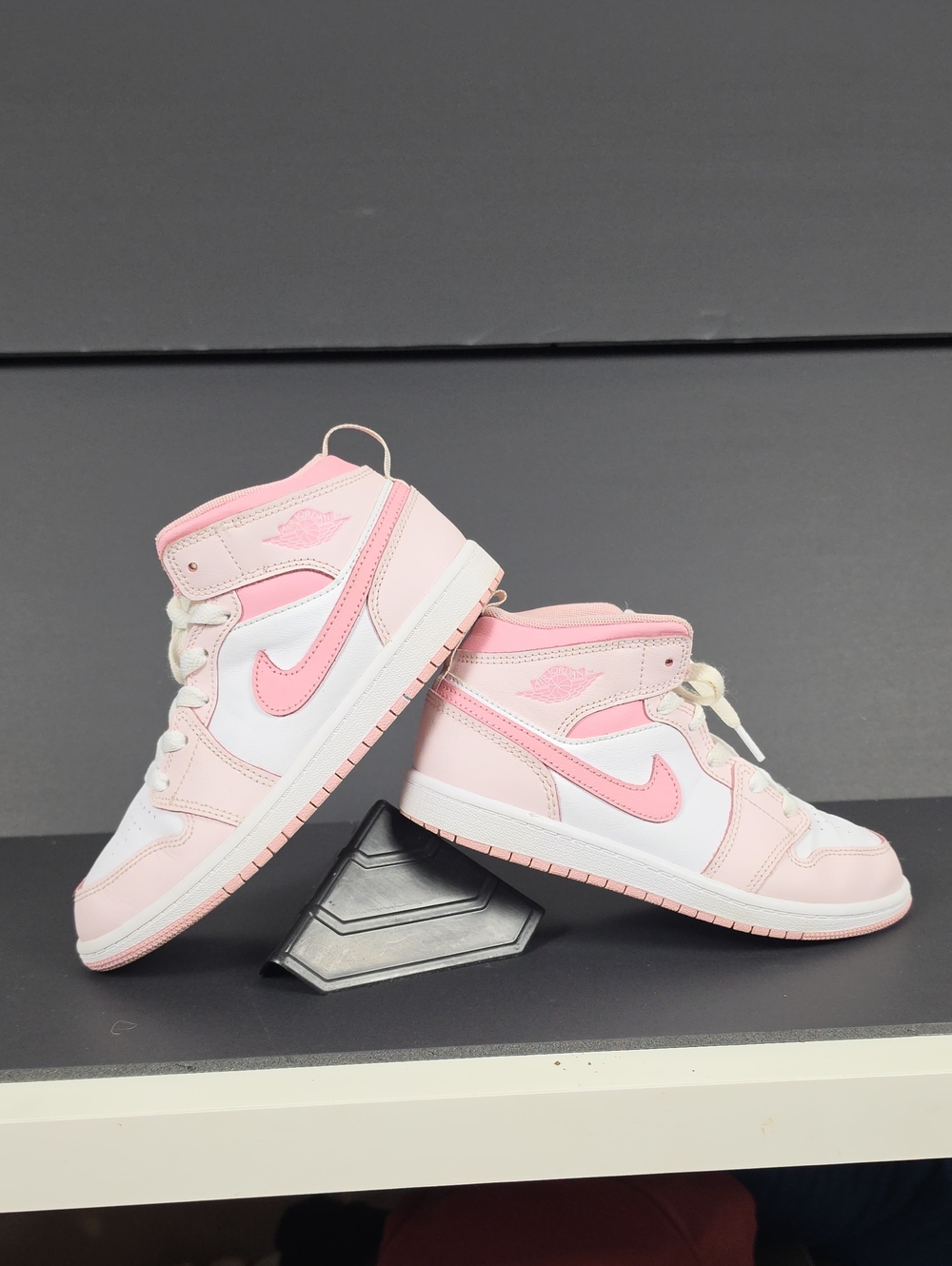 Air Jordan 1 Mid in the "Pearl Pink/Medium Soft Pink-White"